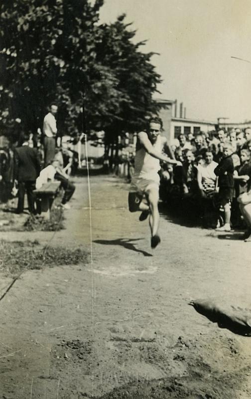 KKE 3449.jpg - trójskok, Jan Rutkowski, Gżycko, 1947 r.